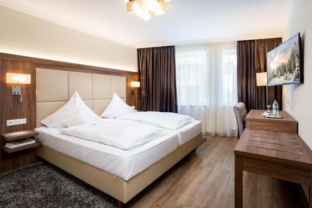 Hotel-Gasthof Hoettl Deggendorf Bilik gambar